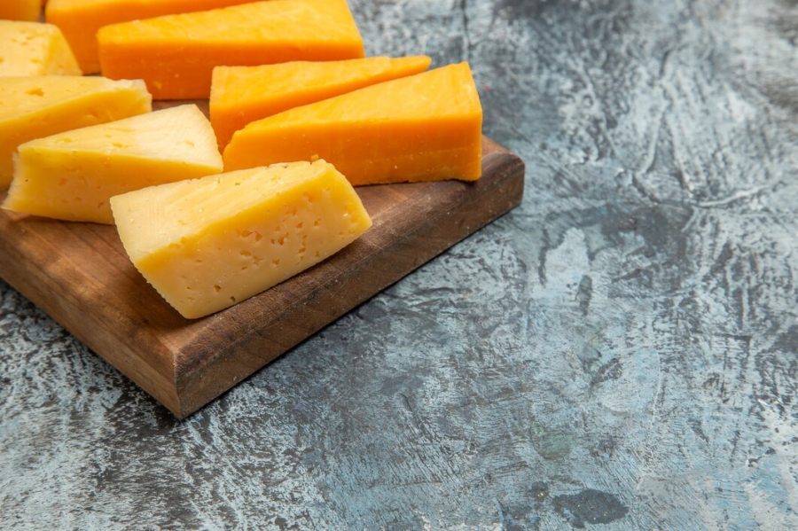 Сирний продукт молоковмісний: що це та як він впливає на організм людини?